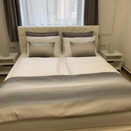 Deva Vendeghaz Apartament *